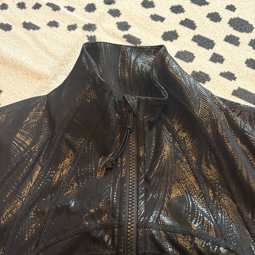 Lululemon Athletica Black Shiny Patterned Jacket - Picture 6 of 7